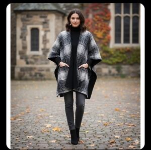 Black and White Plaid Open Poncho (53A)